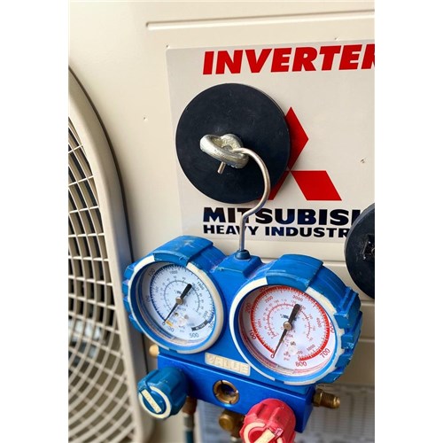 Trade shade hook magnet